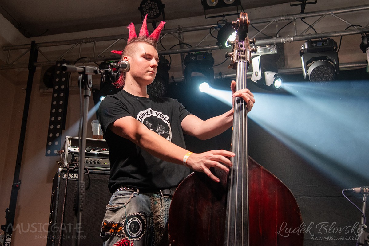 Kapela S.A.S. s hostem