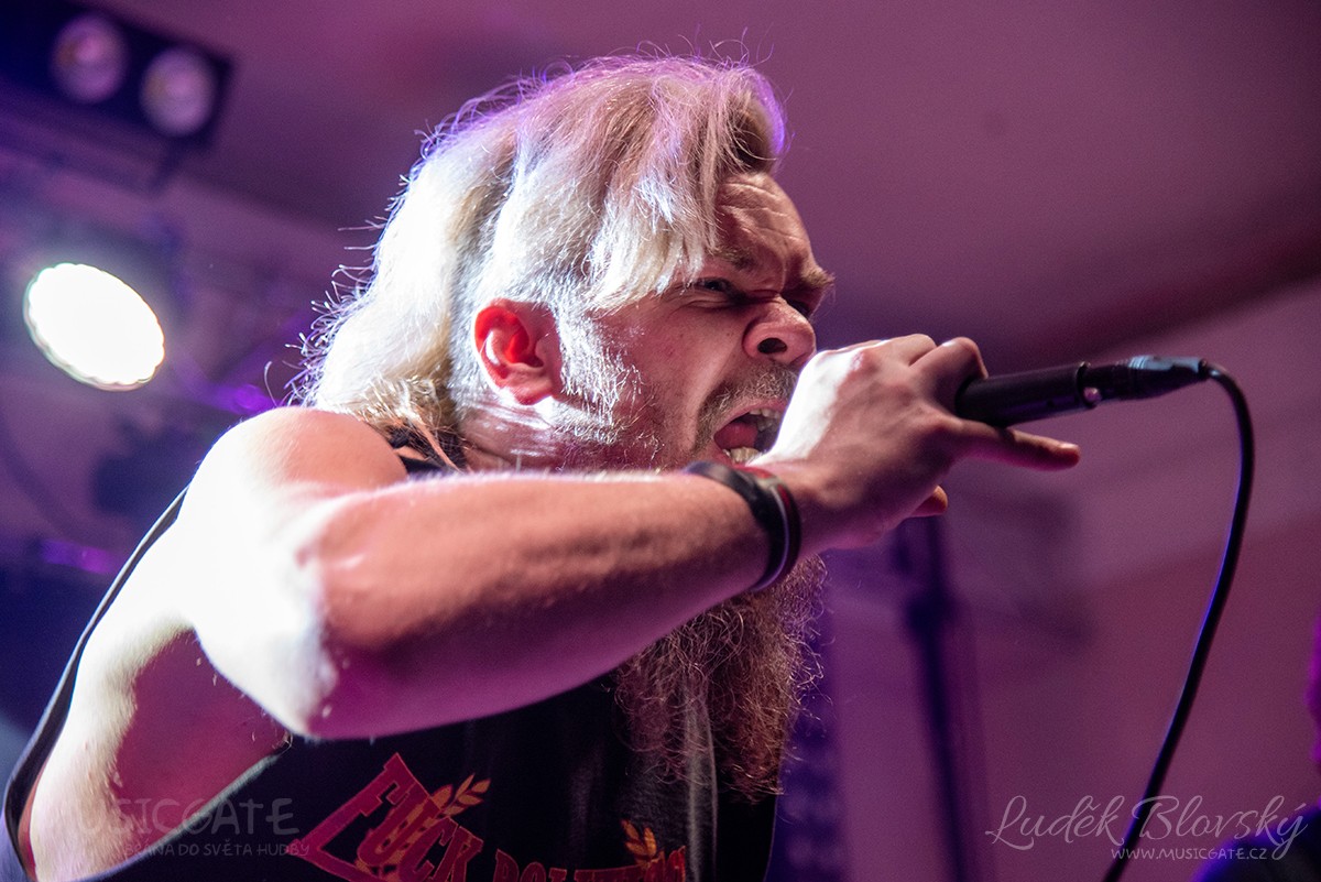 Kapela Stamp out System