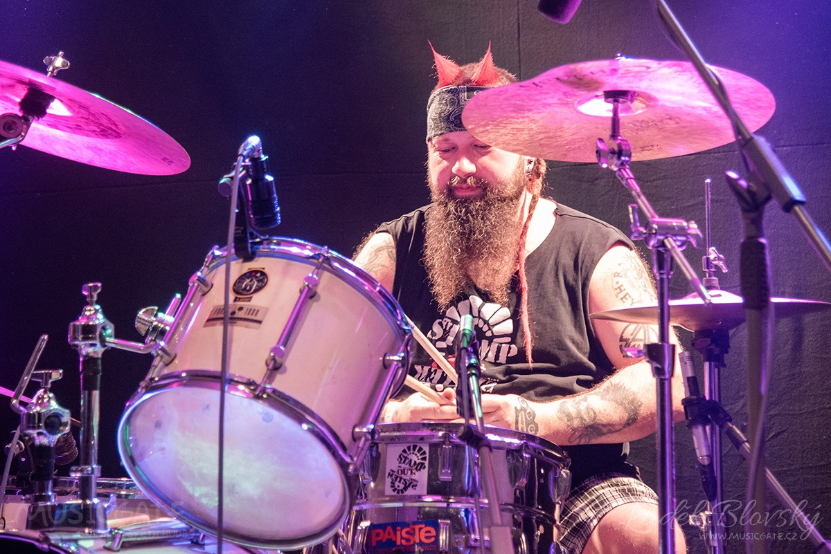 Kapela Stamp out System