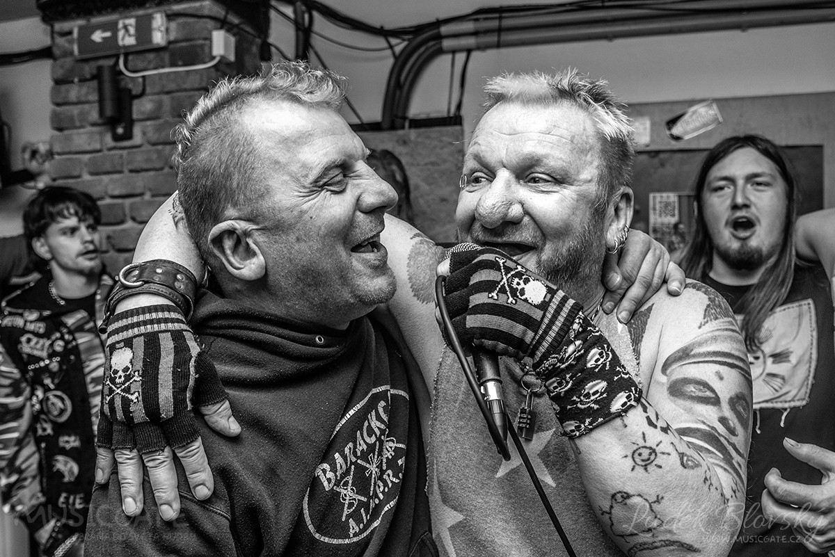 Z koncertu kapely !V.V.Ú.