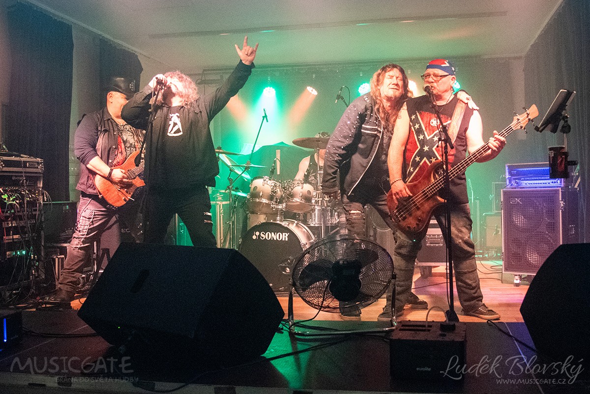 Kapela Pub Kings s hosty