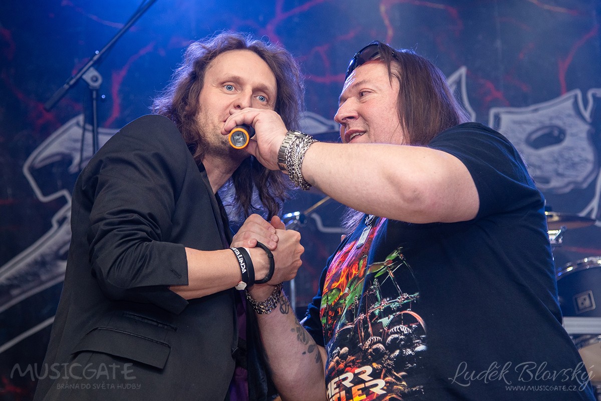 Gratulace zpěvákovi Metalindy – Andymu…