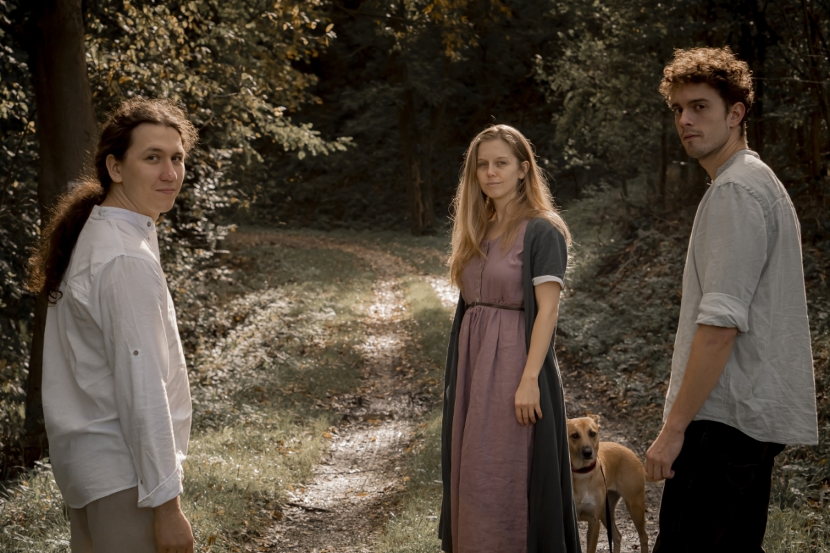 Kapela svou tvorbu označuje jako folklórní &hellip;