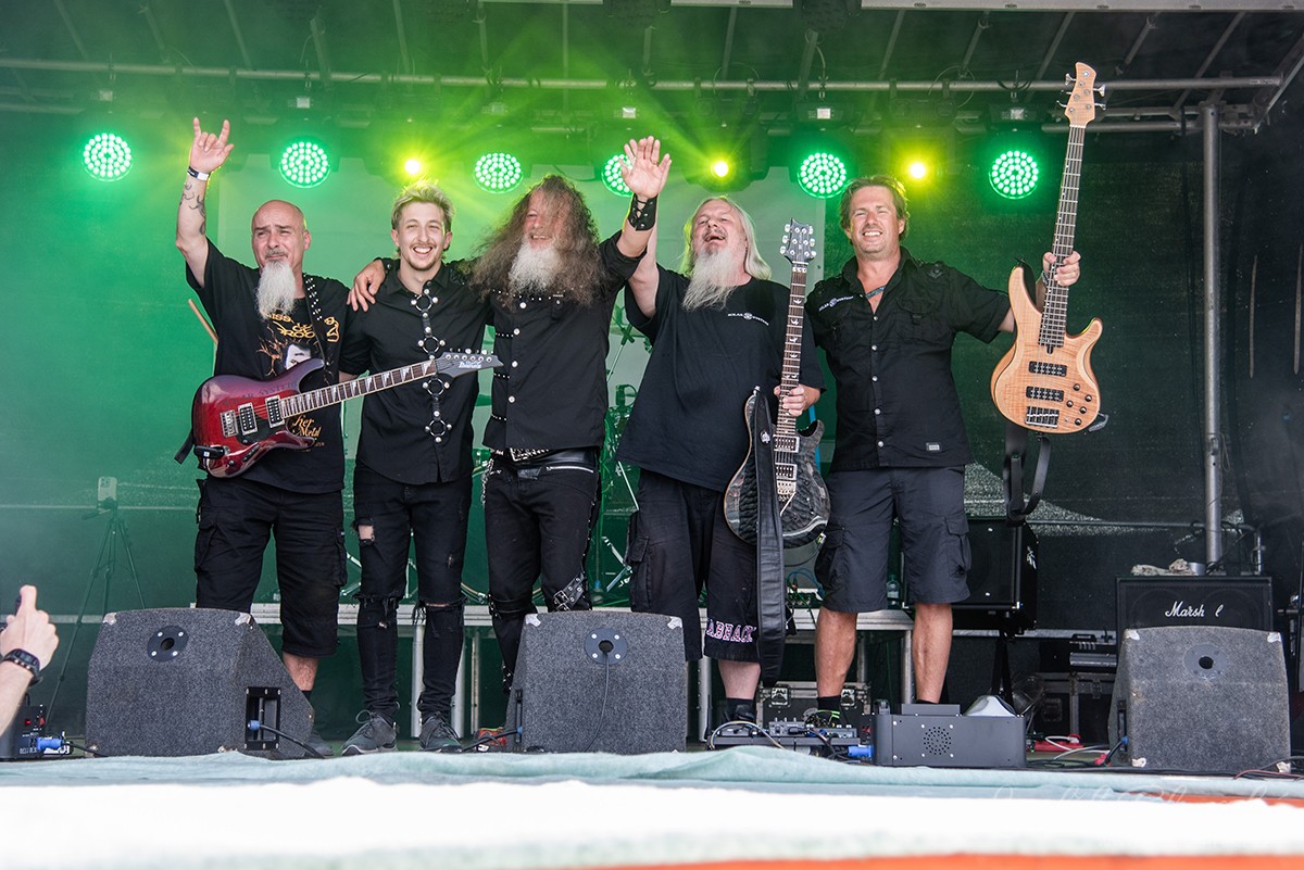 17) Jak se těšíte na start? 

Ota: Obojí je &hellip;