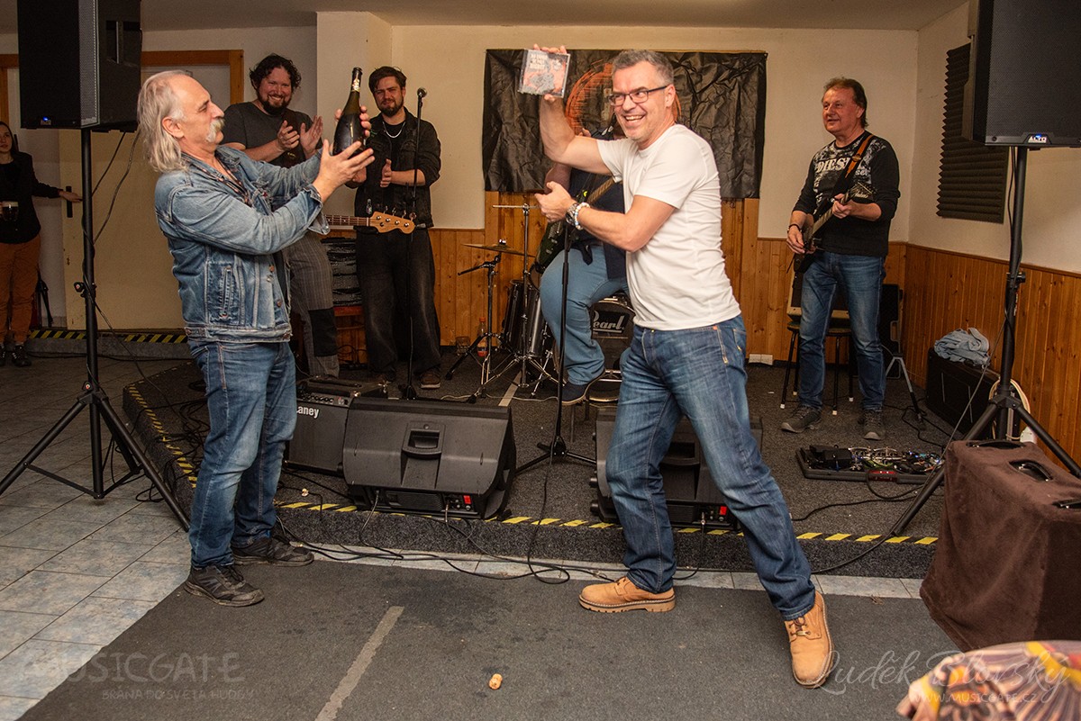 Kapela Natrhlej Sandál – křest alba