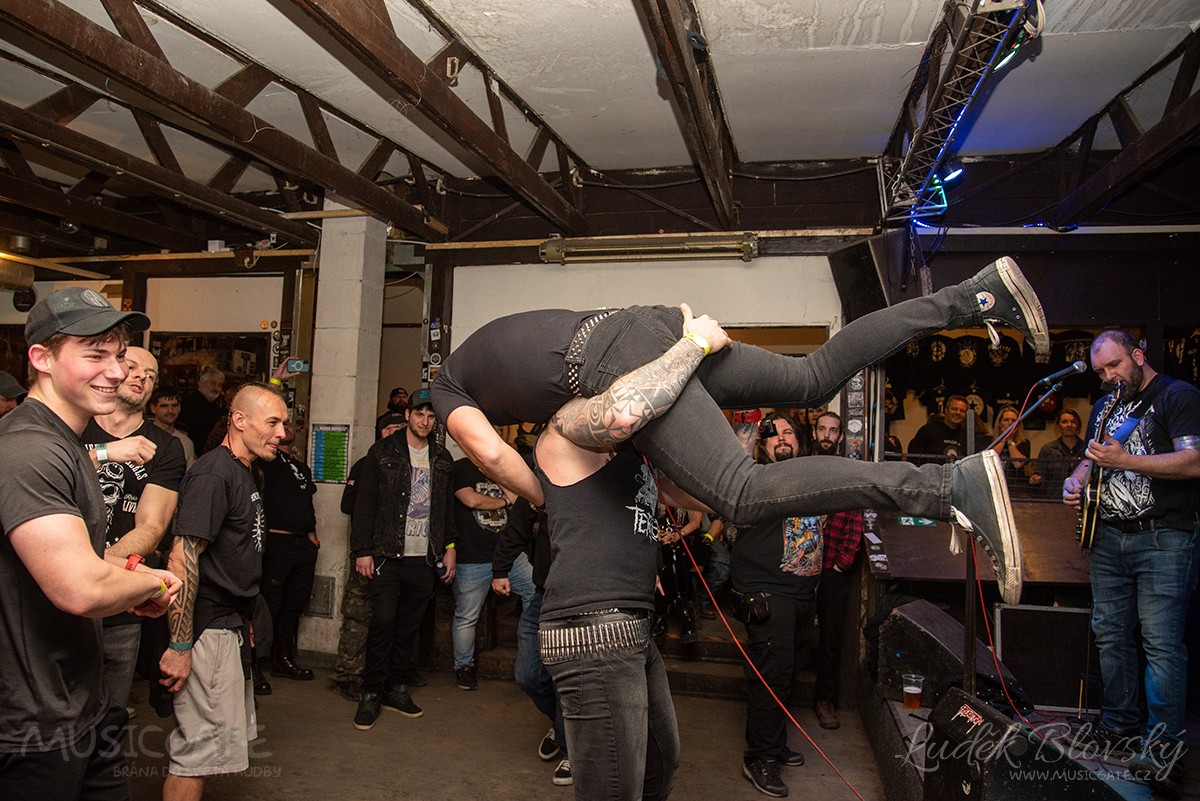 Z koncertu kapely KT Bandits