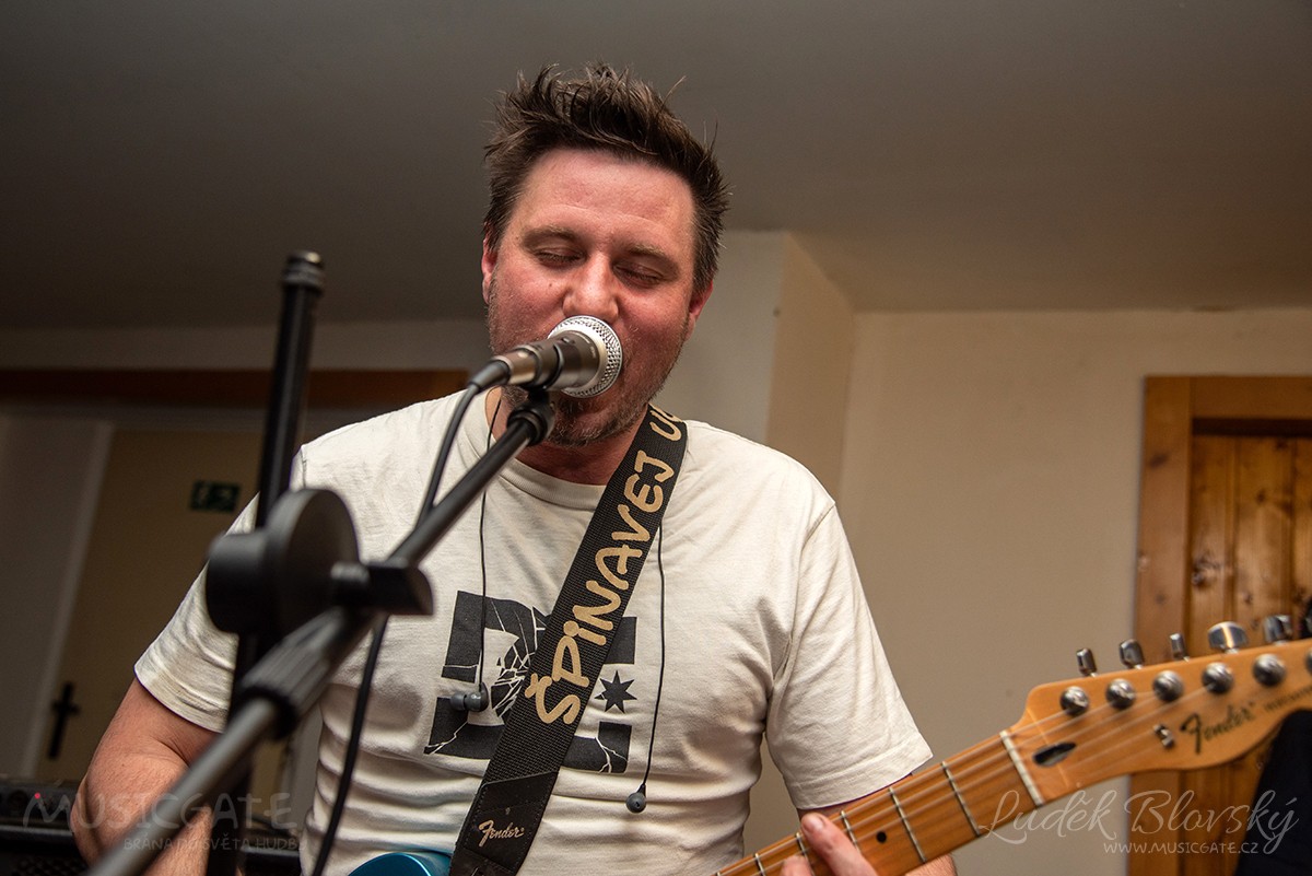 Kapela Špinavej ubrus