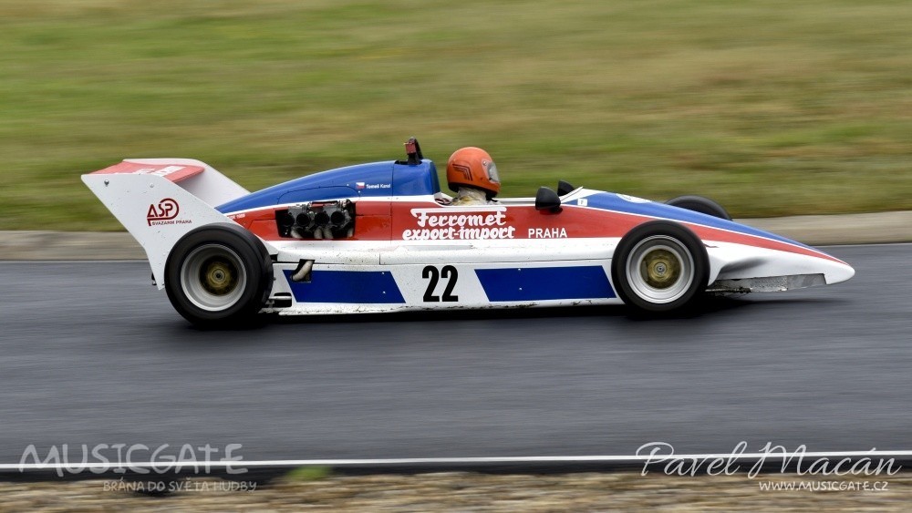 Exhibiční jízdy
	závodní a soutěžní vozy &hellip;