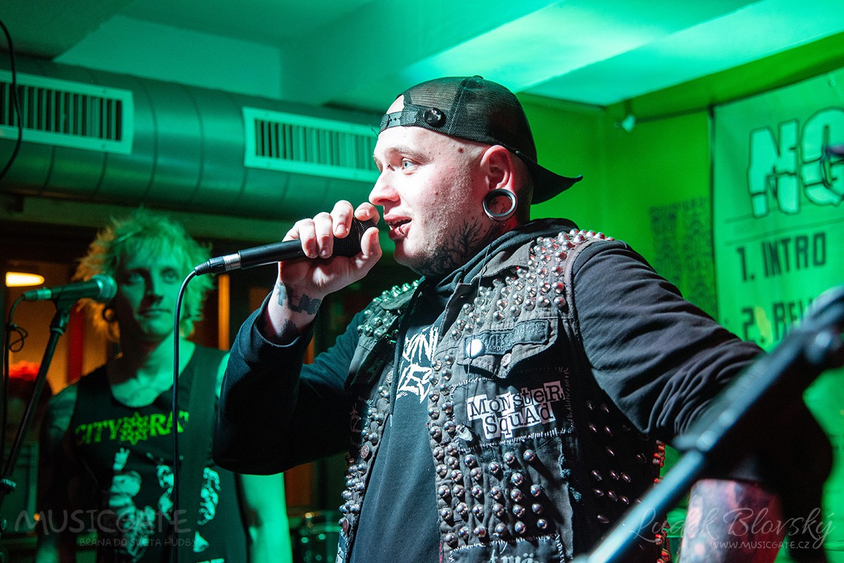 Kapela No More Hiroshima s hostem