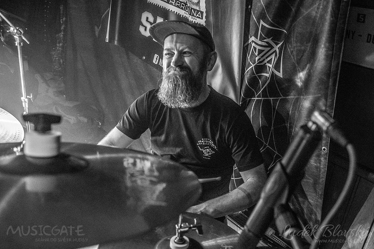 Kapela nick sekage magor pomlčka kitamoriová – NSMPK