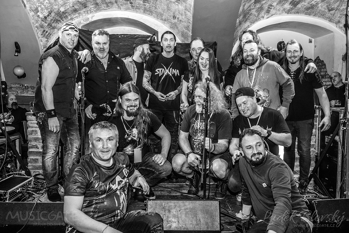 Společné foto všech kapel