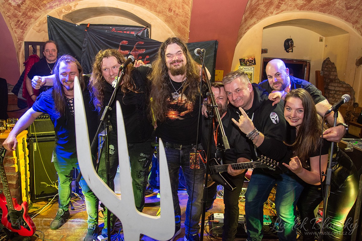 Kapela Chlíff s svým týmem