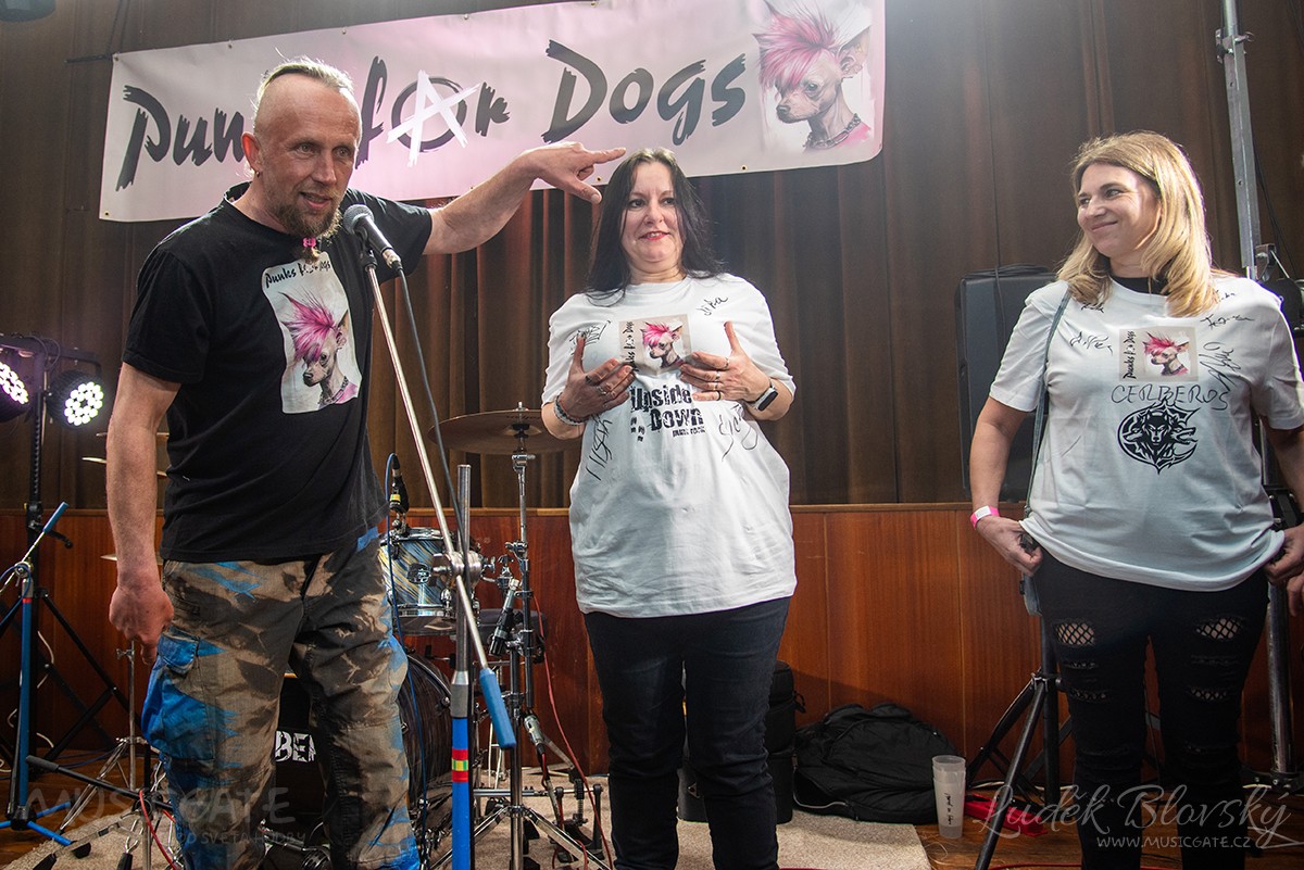 Dražba trička skupiny Upside Down!cz