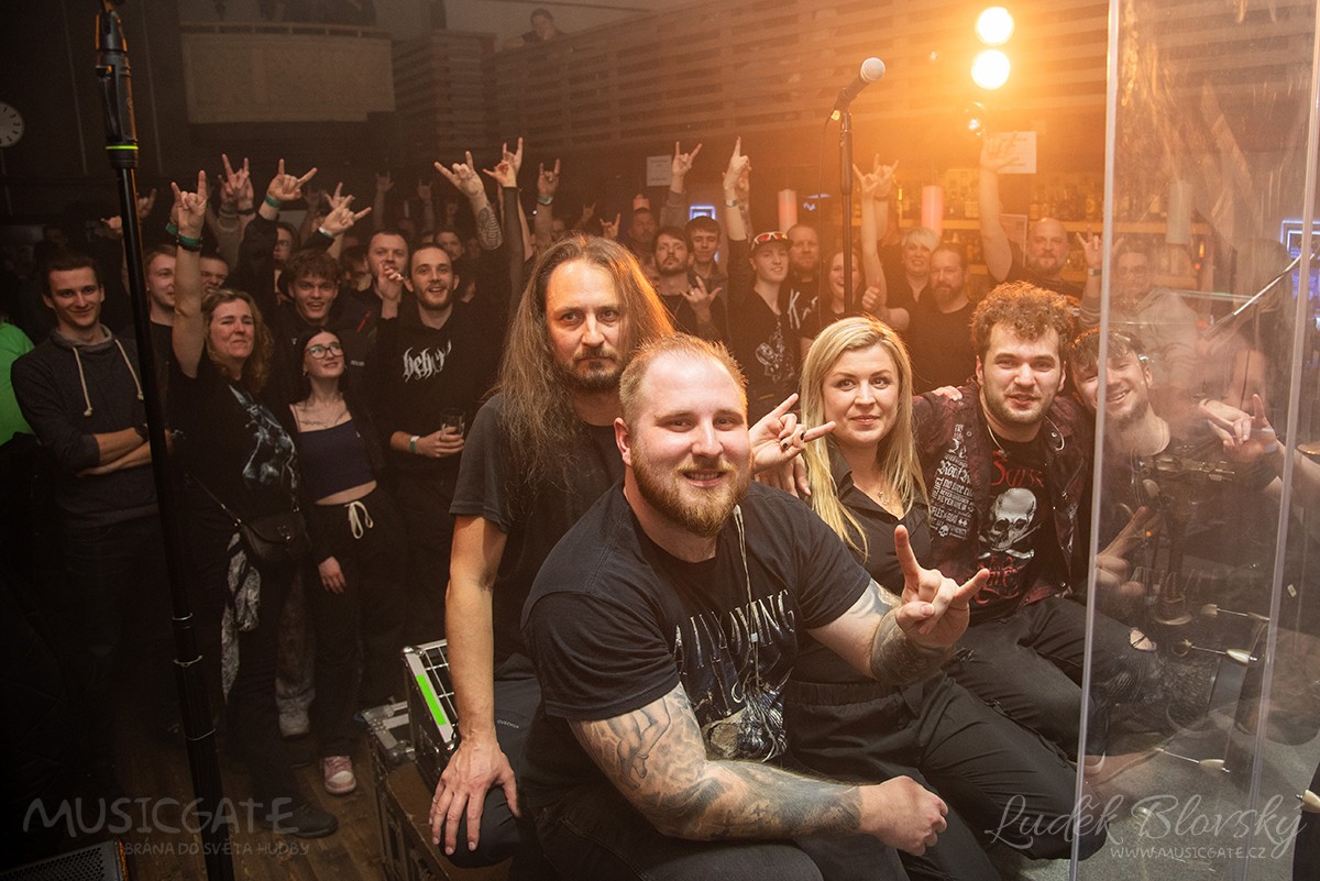 Kapela Reflections Of Amnesia s fans