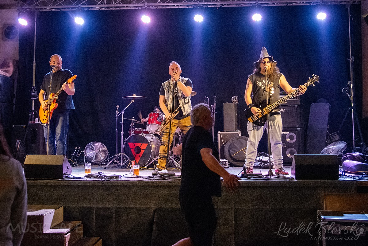 Kapela Nízká úroveň