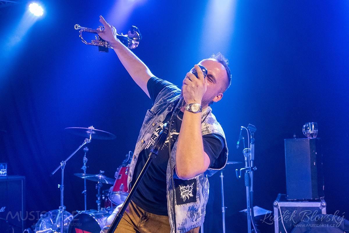 Kapela Nízká úroveň