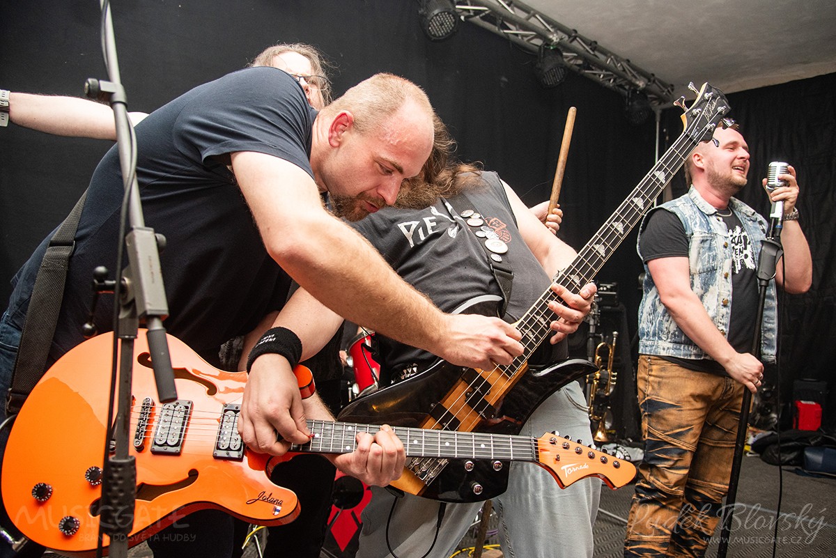 Kapela Nízká úroveň