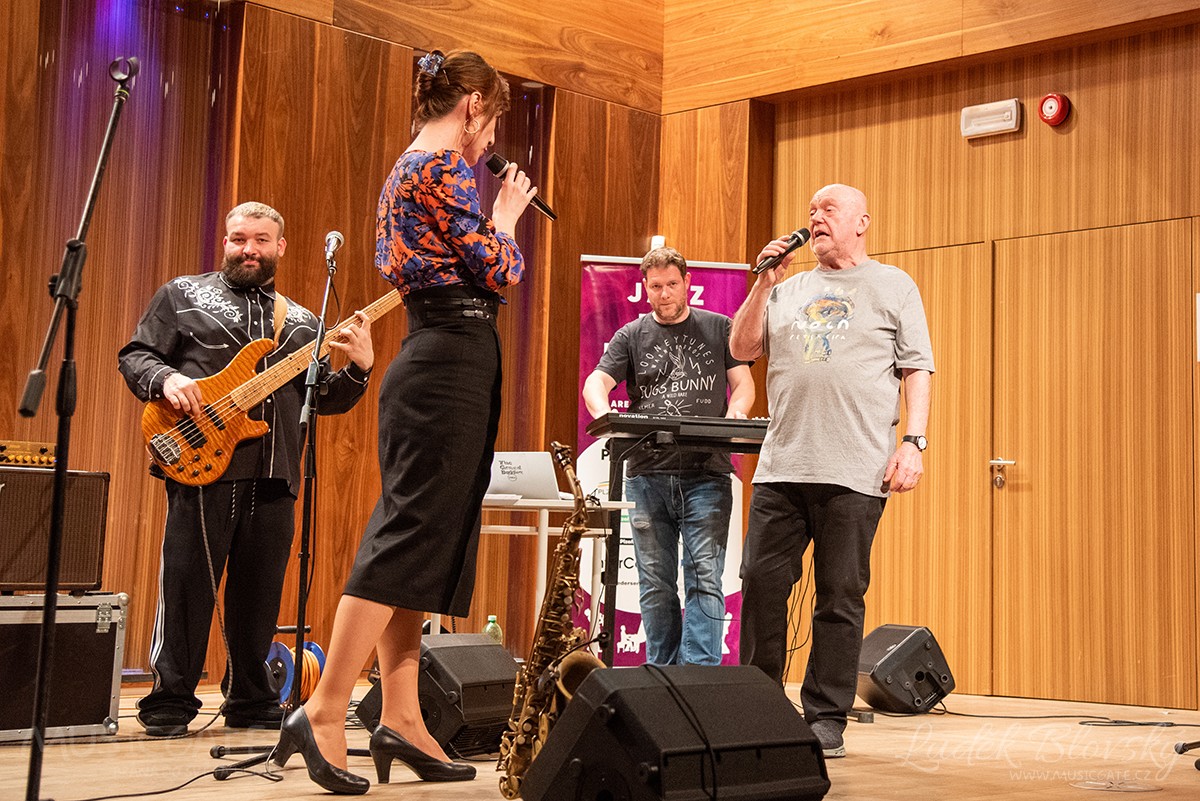 Duet Petera Lipy s Mirkou Novak