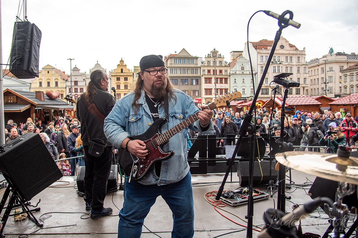07) Je vidět, že se ve zkušebně nenudíte. &hellip;