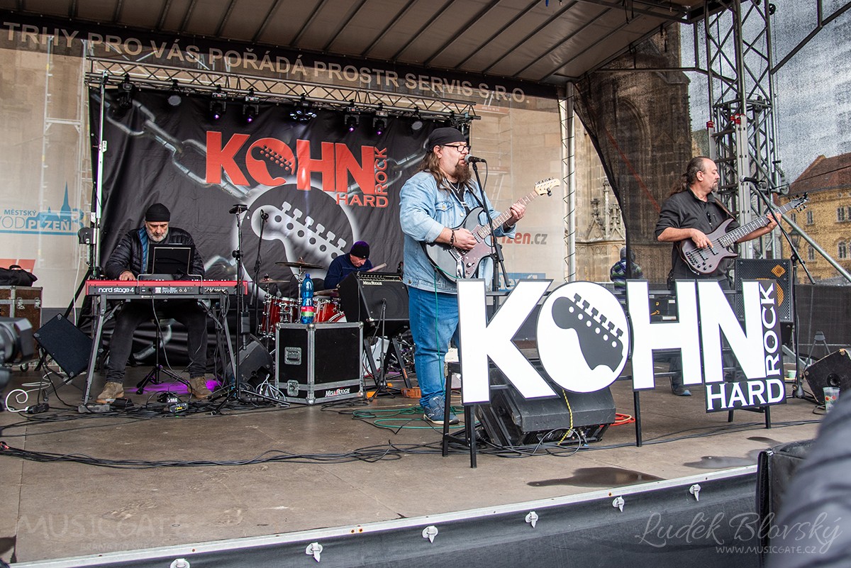 11) Když jsme u fanklubu – máte oficiální &hellip;