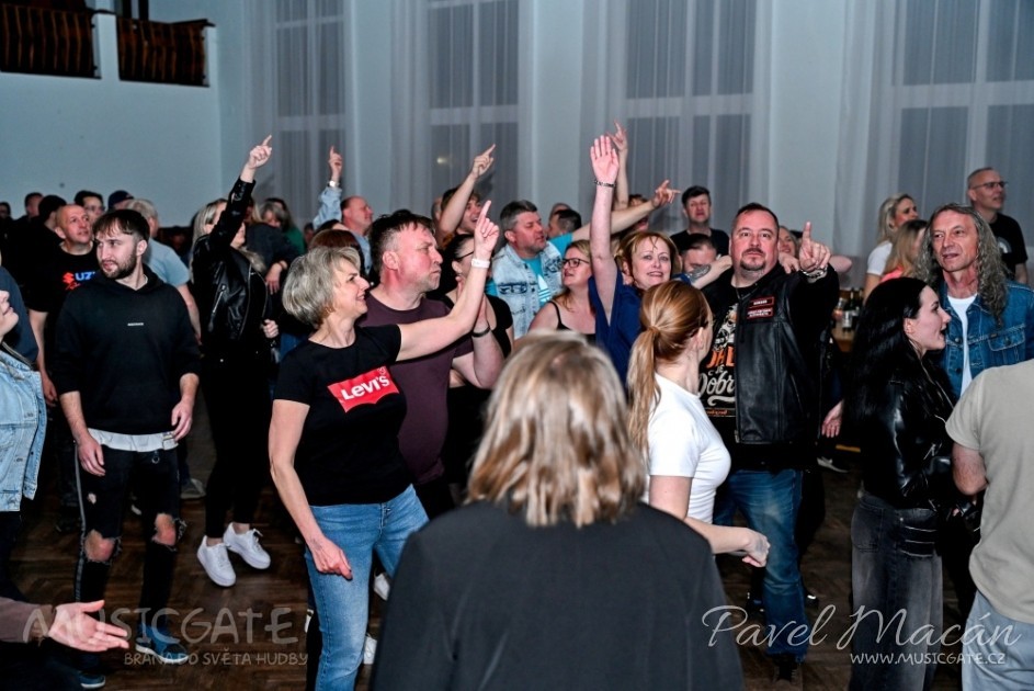 Večer rozdělený do několika hity nabitých setů &hellip;