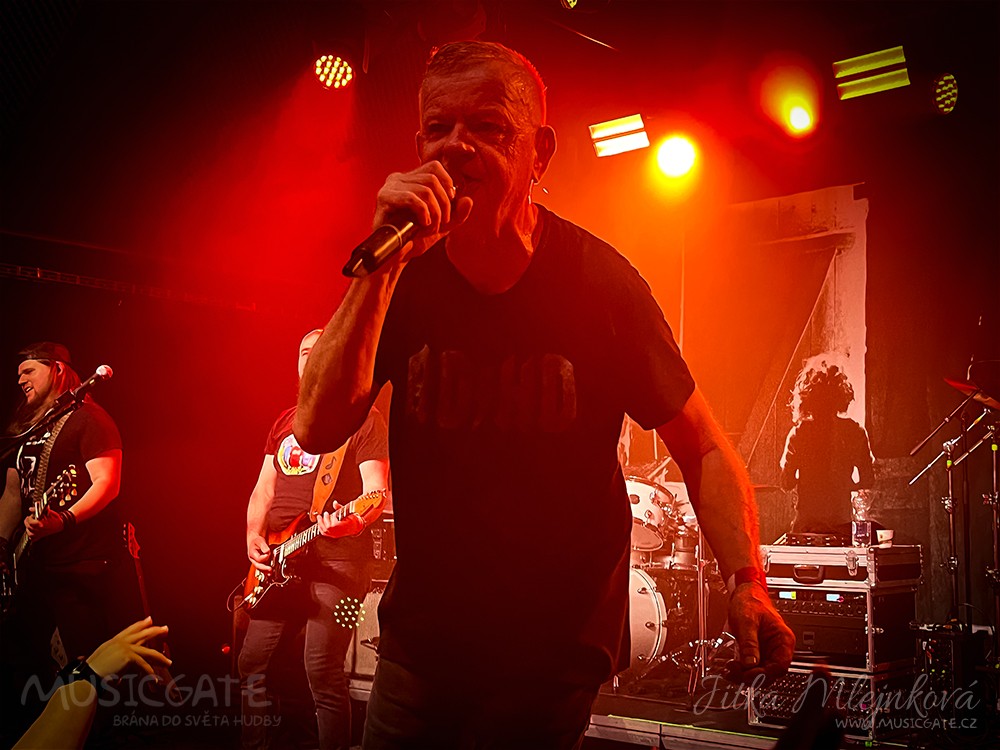 Mňága a Žďorp v RC Žluý pes, Pardubice