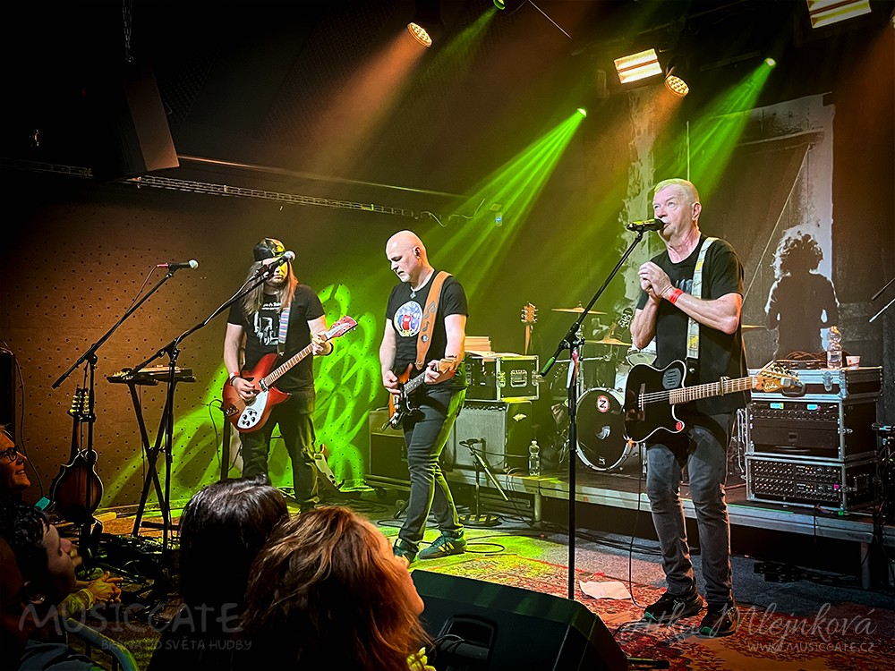 Mňága a Žďorp v RC Žluý pes, Pardubice