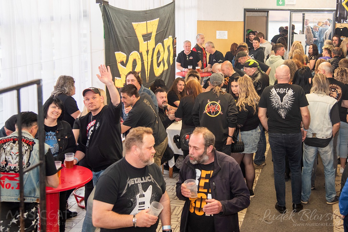 Autogramiáda skupiny Seven