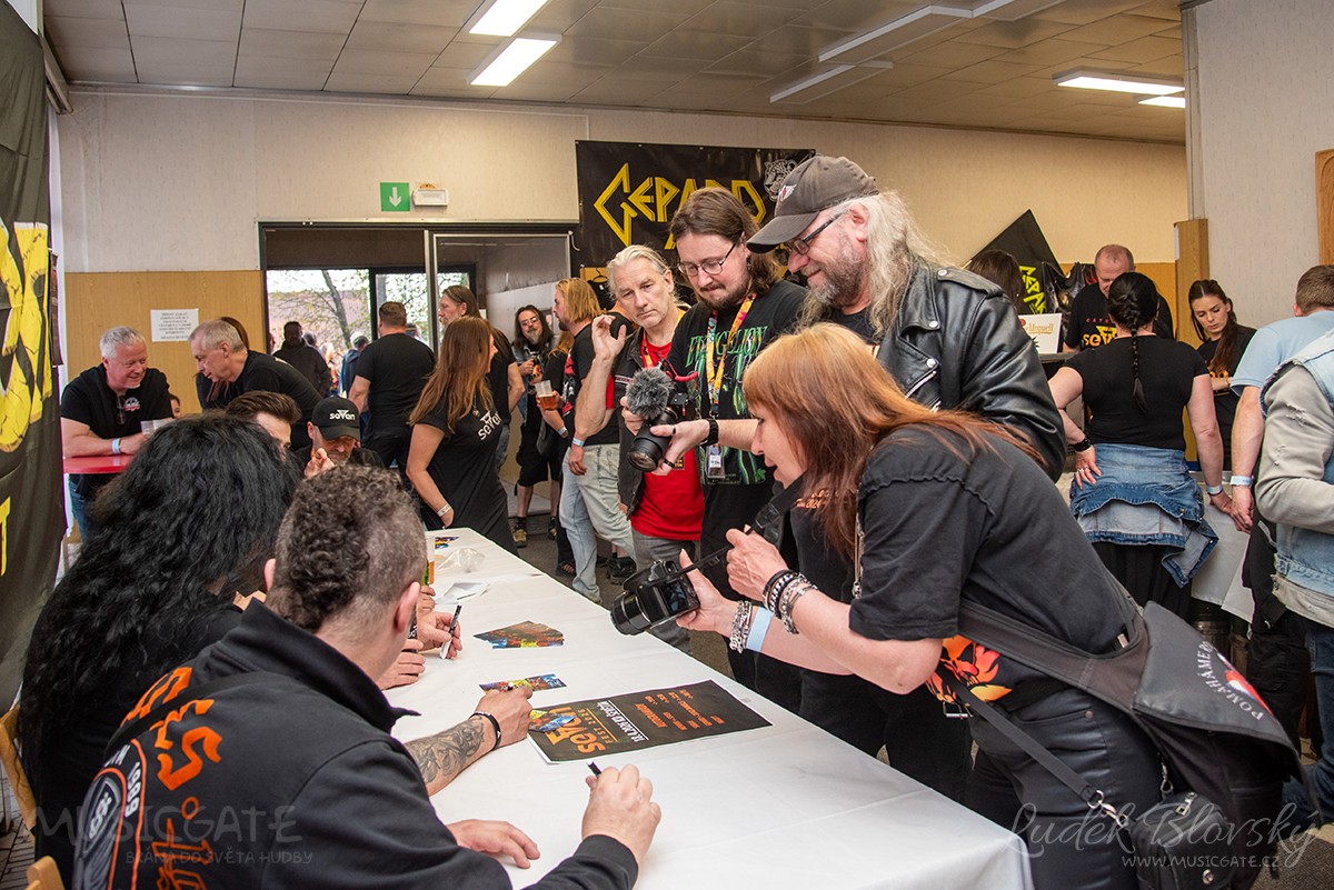 Autogramiáda skupiny Seven