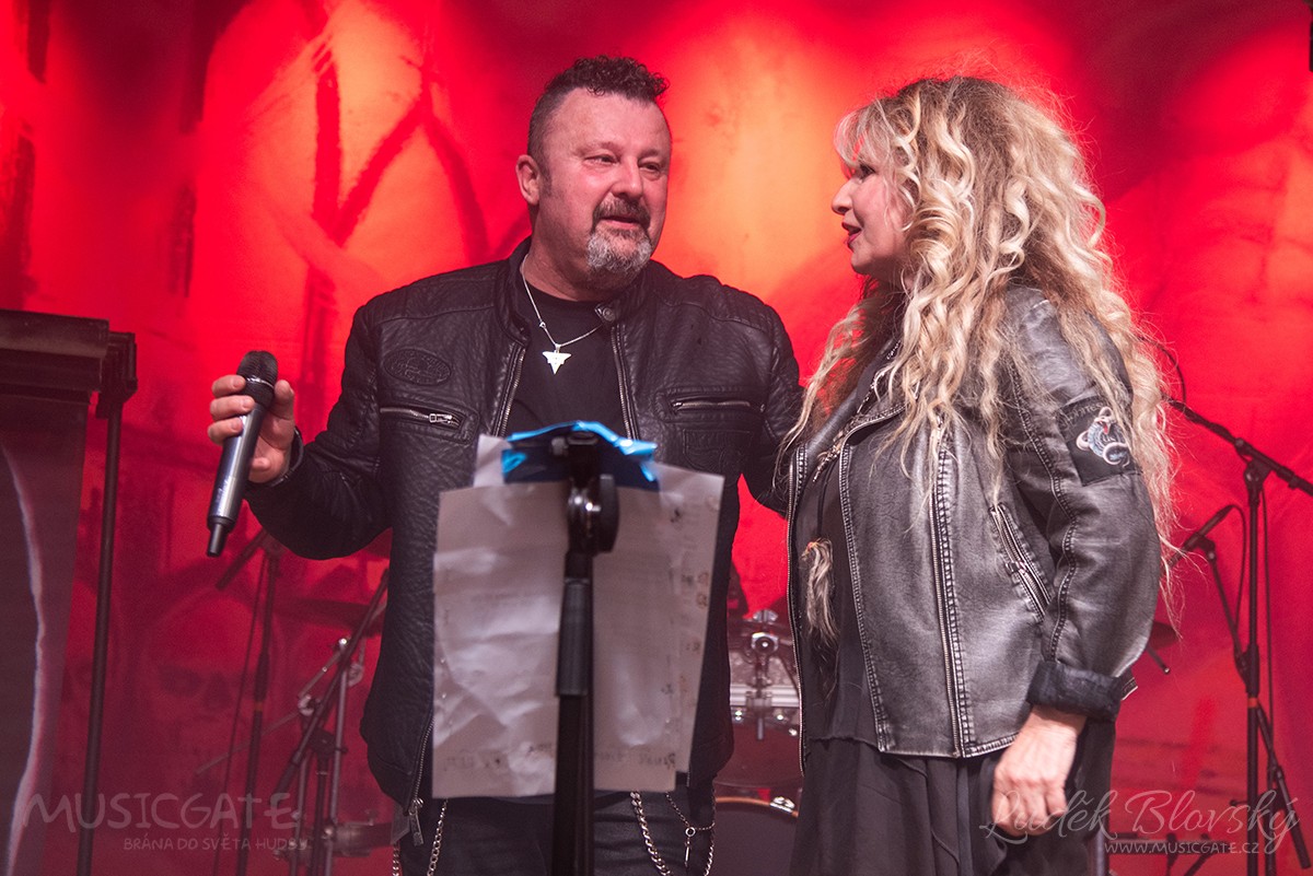 Kapela Seven s hostem – Zuzkou Fenglovou