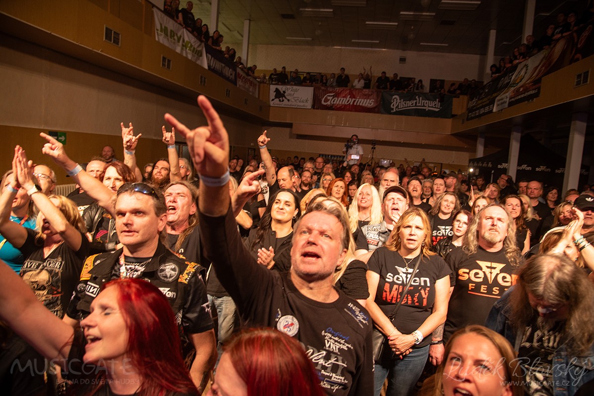 Z poděkování malé Janičky kapele Seven...