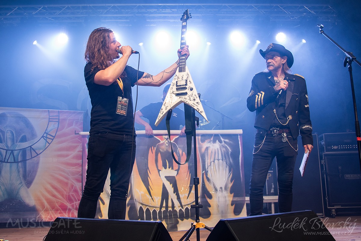 Dražba kytary Honzy Kirk Běhunka…