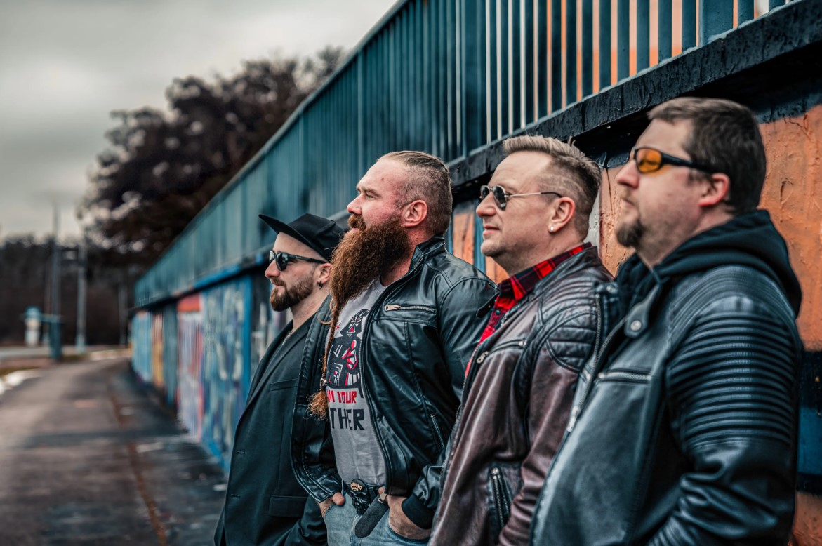 Zajímavostí je i samotná produkce klipu. &hellip;