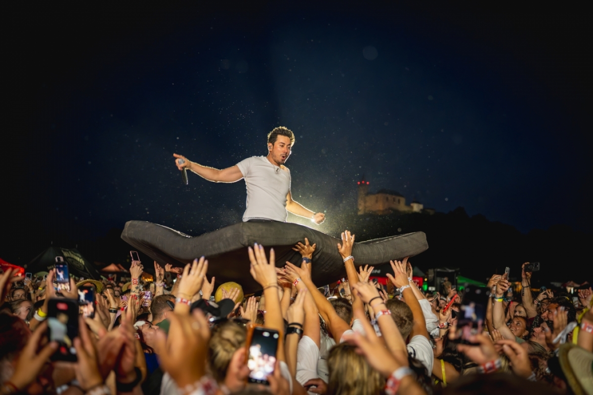 INTERPRETI NA FESTIVALU HRADY CZ NA ŠVIHOVĚ: &hellip;