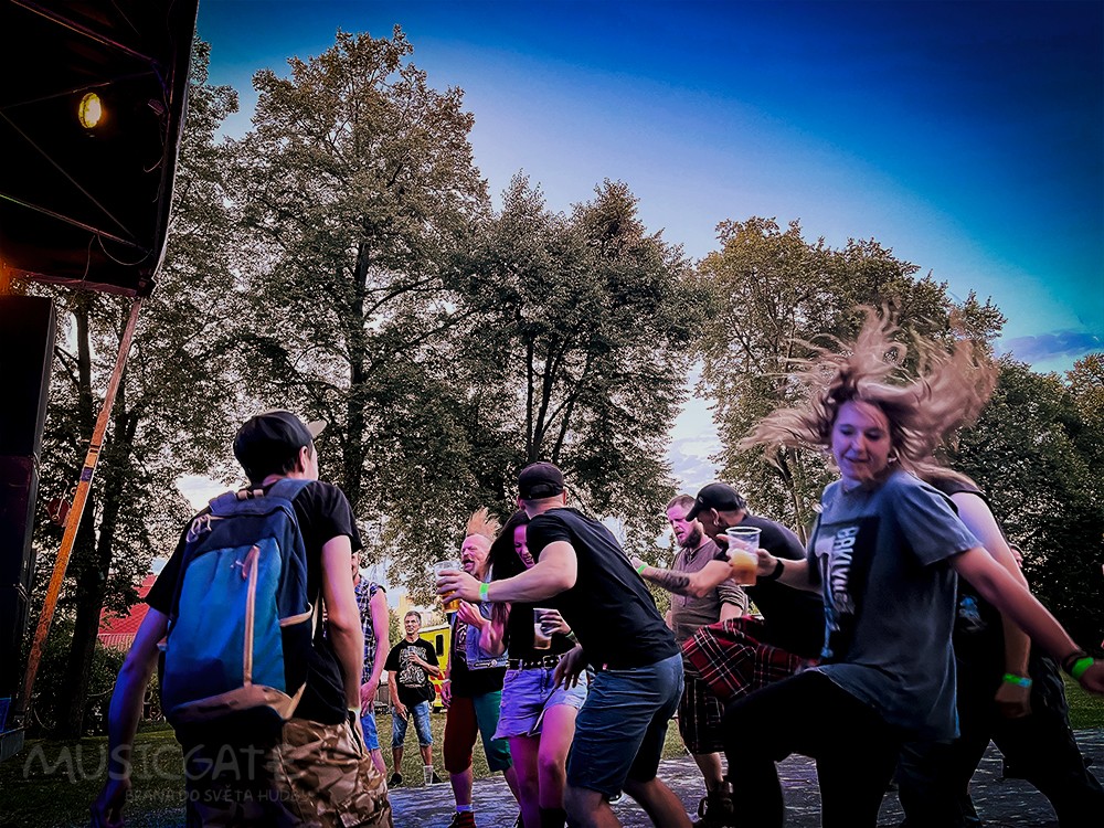 Proč Fest 4, pogo na Konfliktech