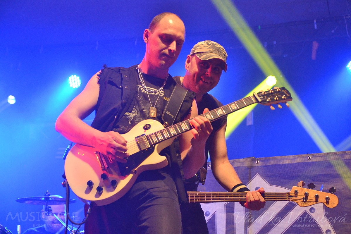 Lehce po 20. hodině KATR odstartoval metalovou …