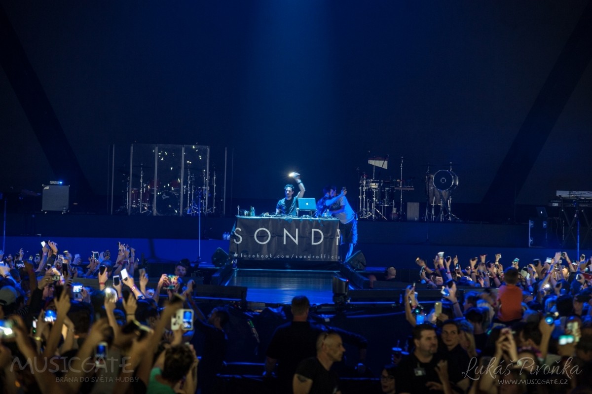 Večer odstartovala DJská dvojice Sondr, která …