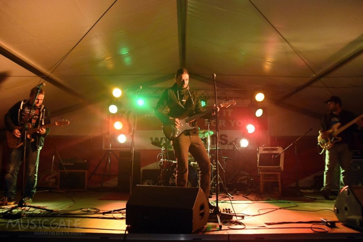 Rock-crossoverová kapela Naven z Písku, devátá …