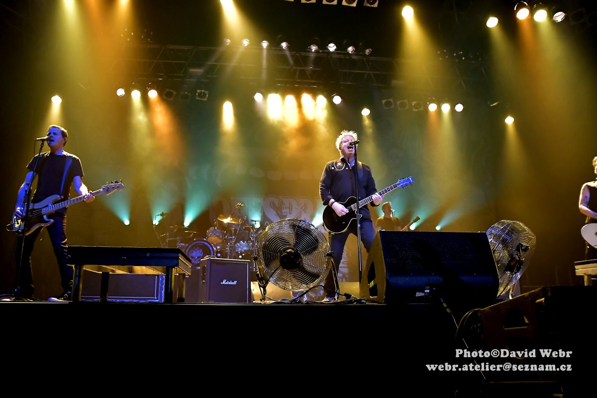 Punk rock's not dead - předvedli The Offspring v Malé sportovní hale