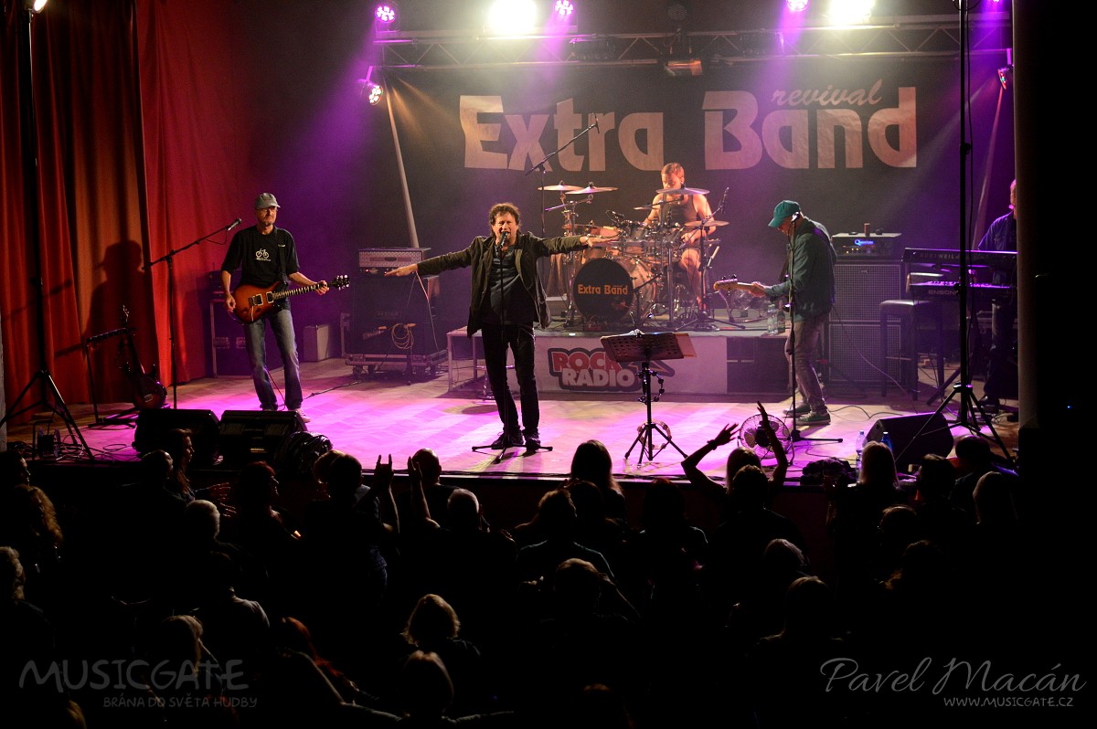 Extra Band revival odstartoval podzimní sezónu v KD Mrákov!