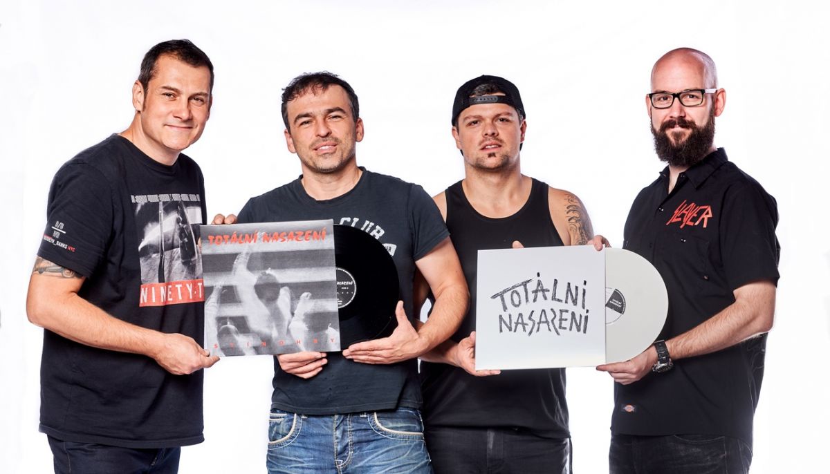 TOTÁLNÍ NASAZENÍ VE STARONOVÉ SESTAVĚ A S DVĚMA VINYLY