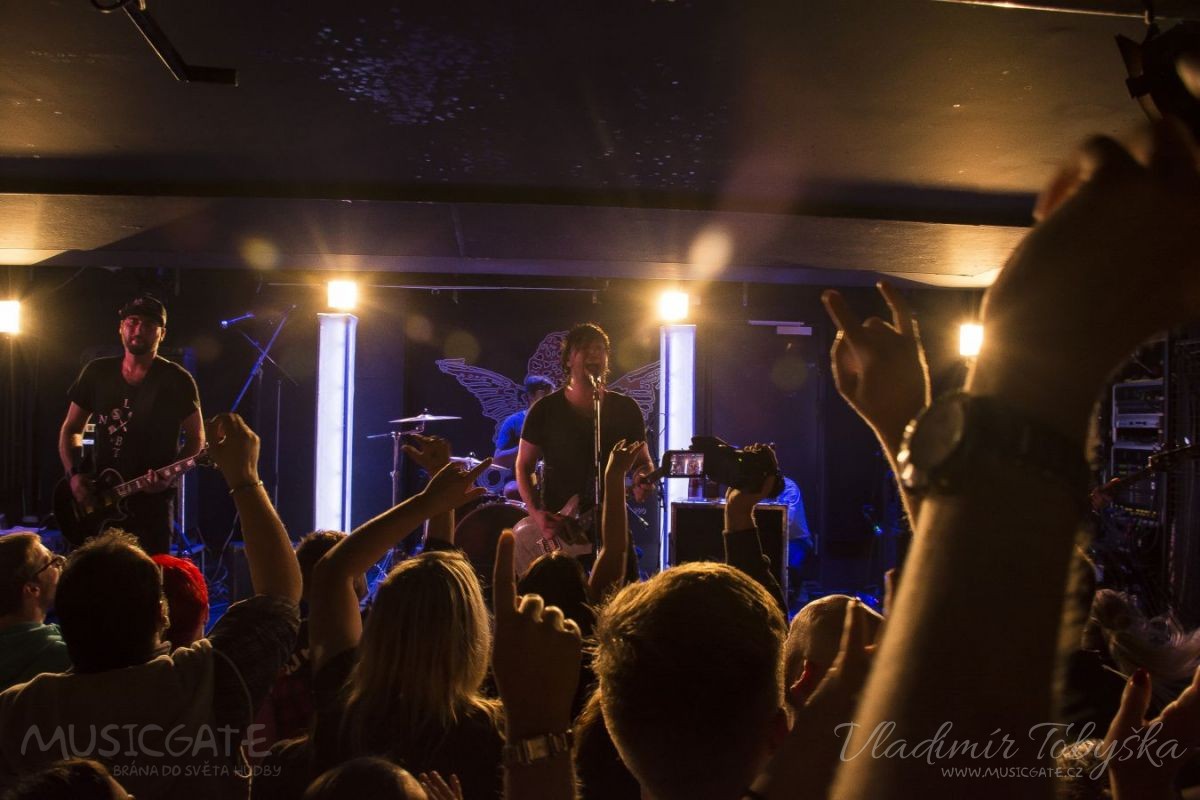 IMODIUM zaplnili pražský klub ROCK CAFÉ novým albem