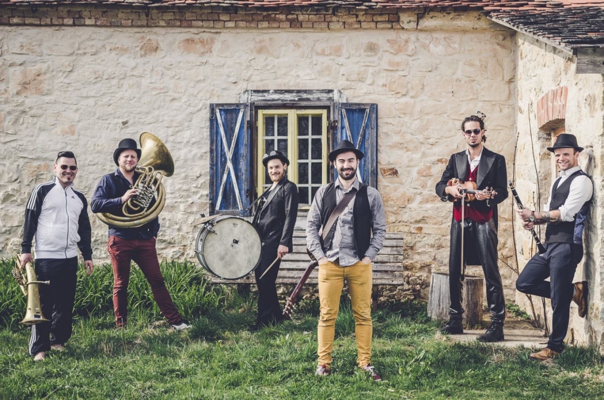 Písecké divadlo Pod čarou roztančí disco-balkan!