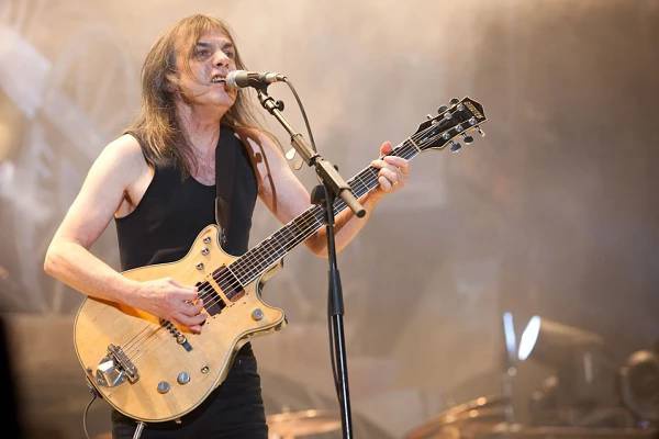 Zemřel Malcolm Mitchell Young z AC/DC