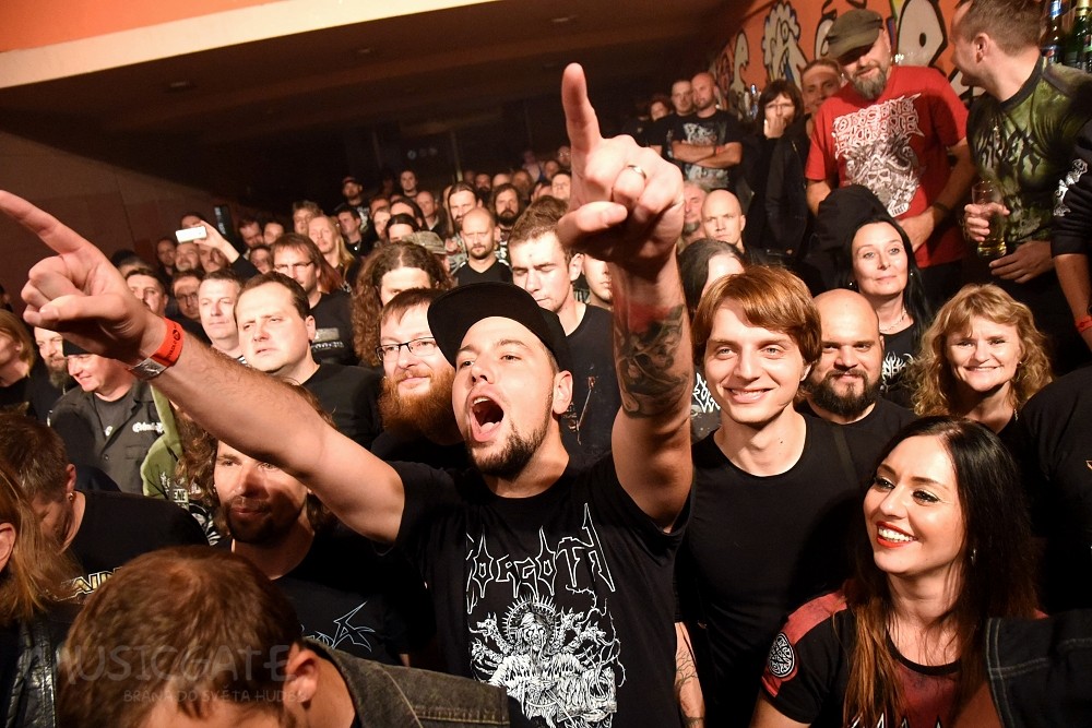 Vader a Entombed A. D. v rámci European Chaos co-headlining tour 2018 v Plzni! Hostem večera byli francouzští Mortuary