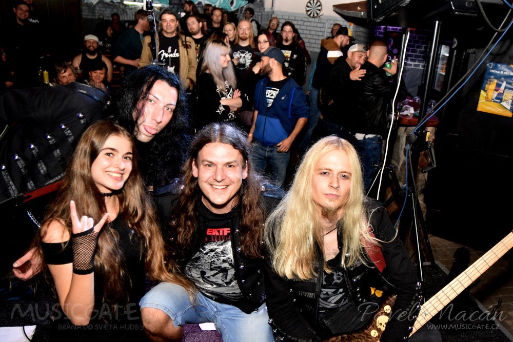The Stardust odpálili svůj výroční koncert v Baru U Kylla s hostem Prayers in Vain!