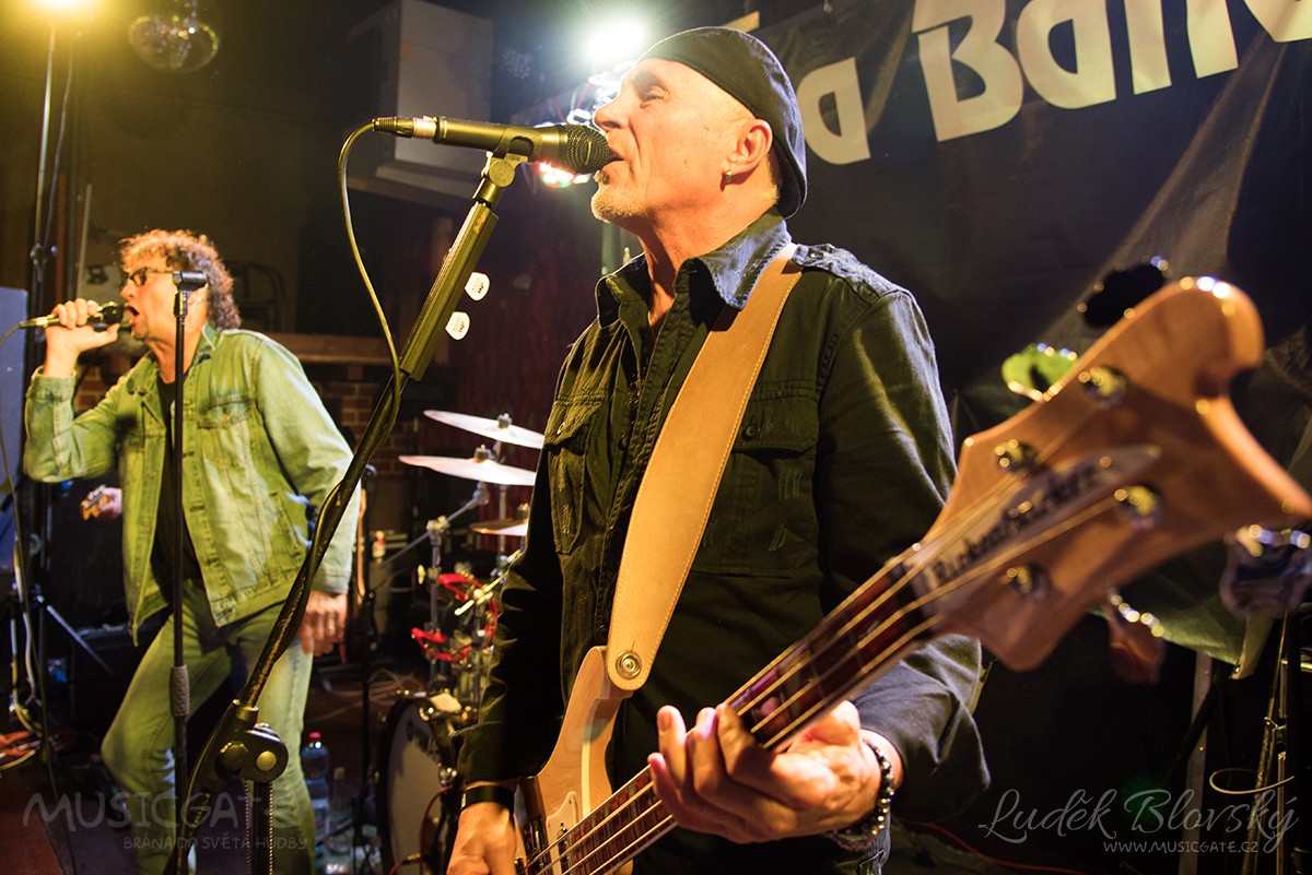 Extra Band revival a plný dům – vizitka pátečního koncertu v přeštické Stodole
