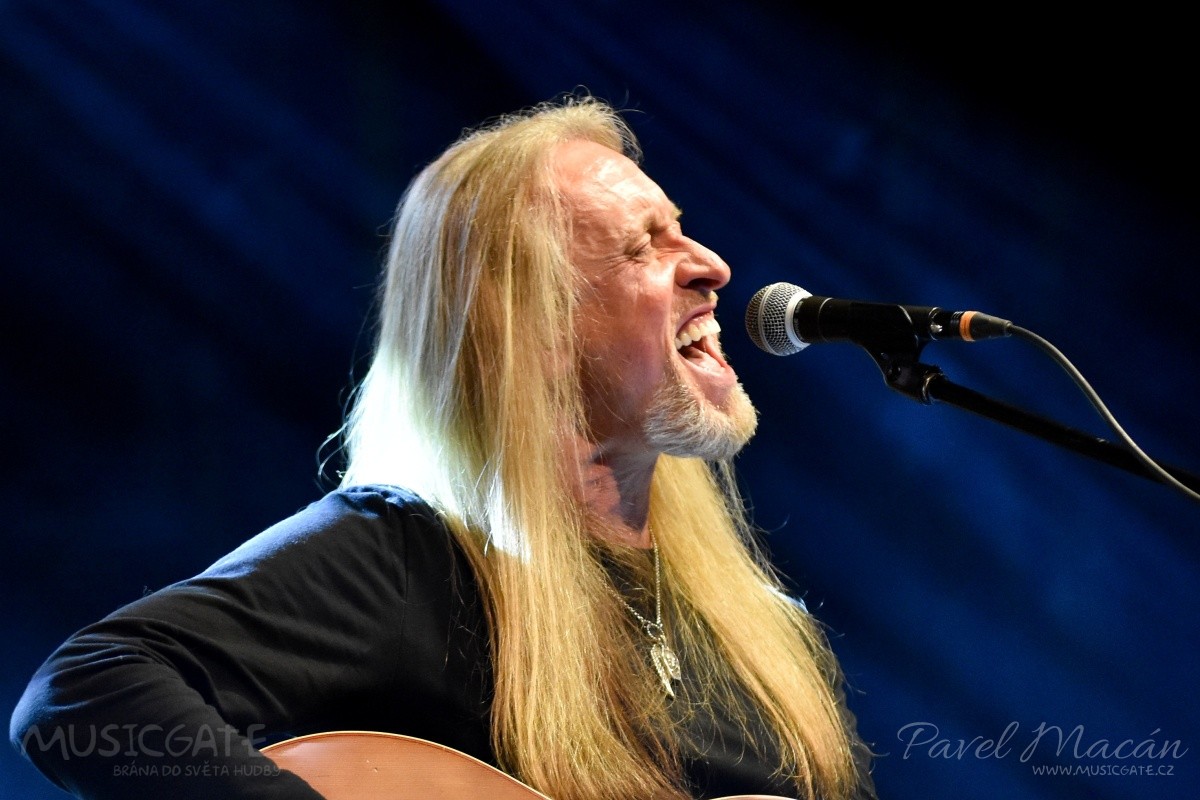 Kamil Střihavka si se svým The Leaders Acoustic Bandem podmanil Plzeň a standing ovation nebraly konce!