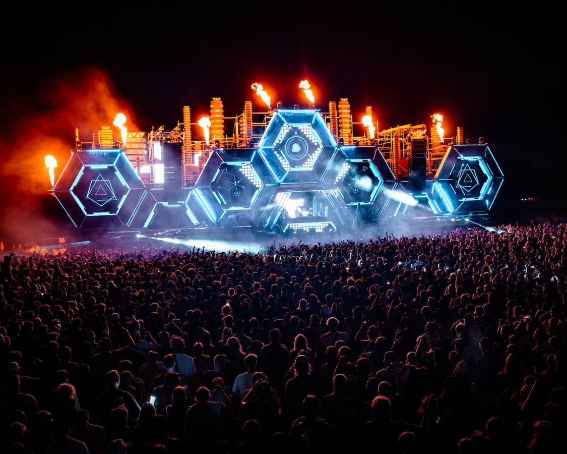 V Milovicích včera odstartoval největší drum & bassový festival světa Let It Roll 2023