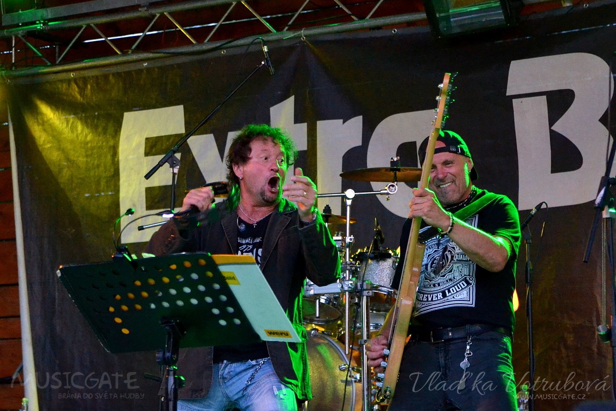 EXTRA BAND revival naplnil AMFI v Tlumačově!